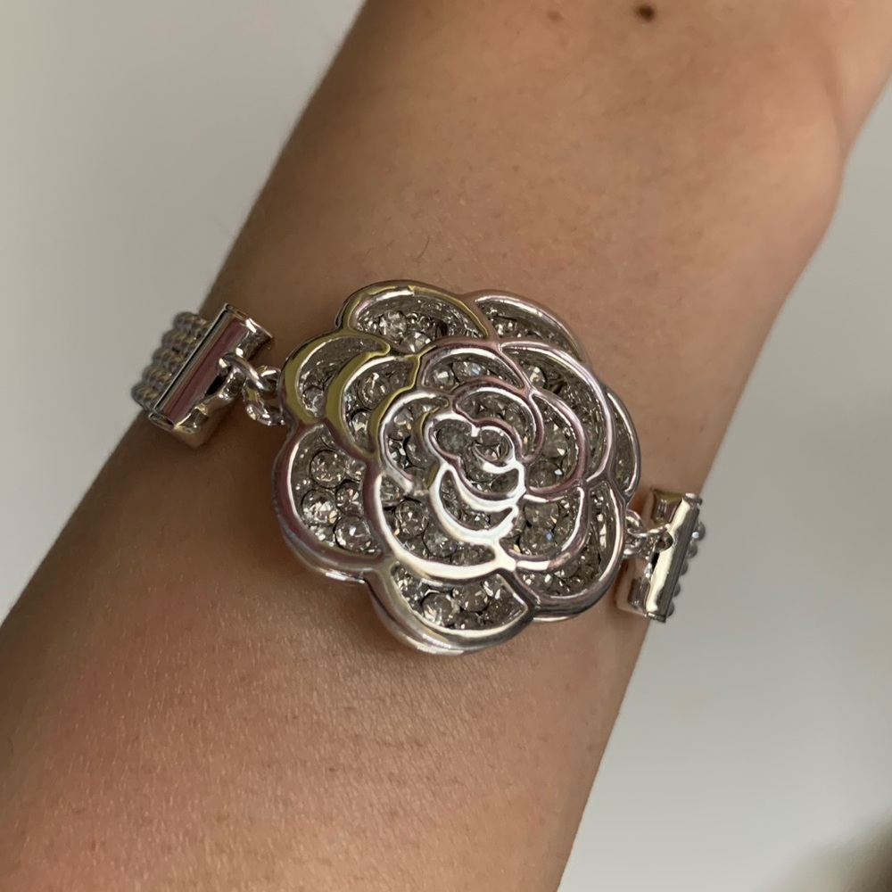 Silver rose bracket with gems - Picture 3 of 4
